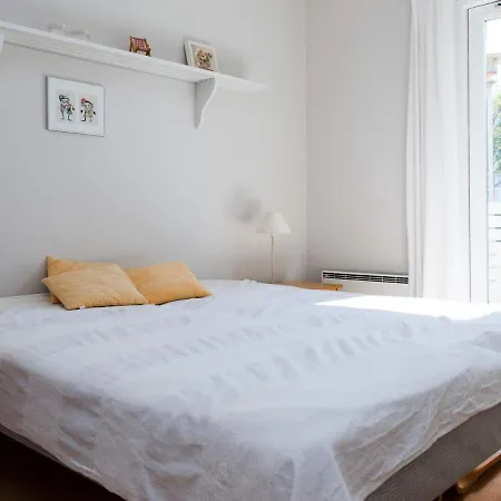 Appartement 2 Person Holiday On A In